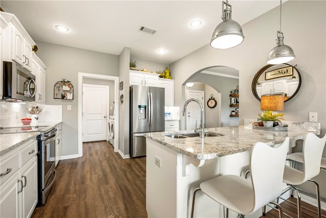 3900 W Mountain View Drive, Fayetteville, AR 72704