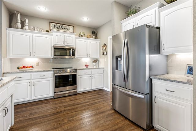 3900 W Mountain View Drive, Fayetteville, AR 72704