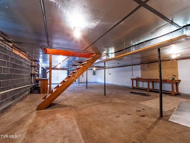 156 Pyne Hills Drive, Rogersville, TN 37857