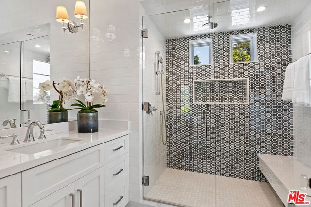 1545 Amalfi Drive, Pacific Palisades (los Angeles), CA 90272