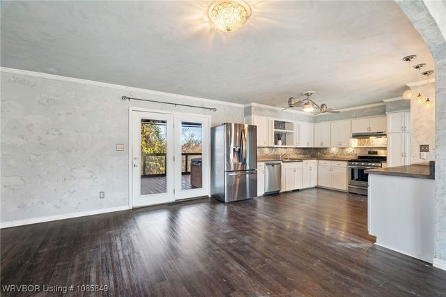 1401 N 6th Street, Van Buren, AR 72956