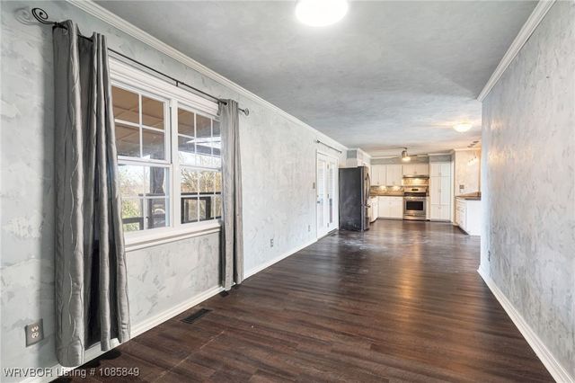 1401 N 6th Street, Van Buren, AR 72956