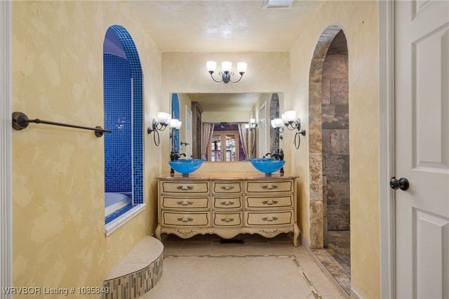 1401 N 6th Street, Van Buren, AR 72956