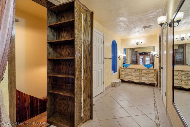 1401 N 6th Street, Van Buren, AR 72956