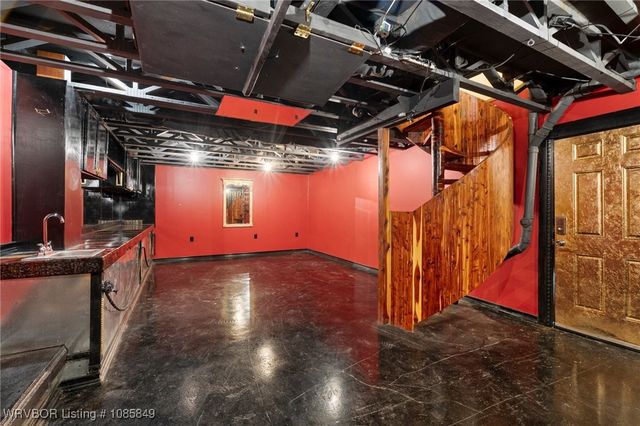 1401 N 6th Street, Van Buren, AR 72956