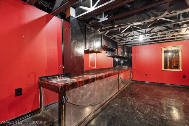 1401 N 6th Street, Van Buren, AR 72956