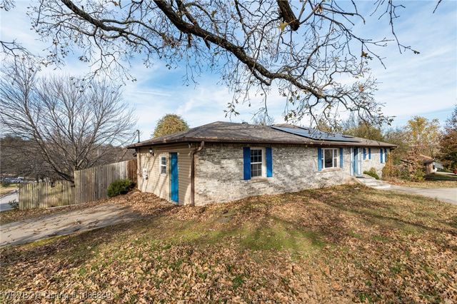 1401 N 6th Street, Van Buren, AR 72956