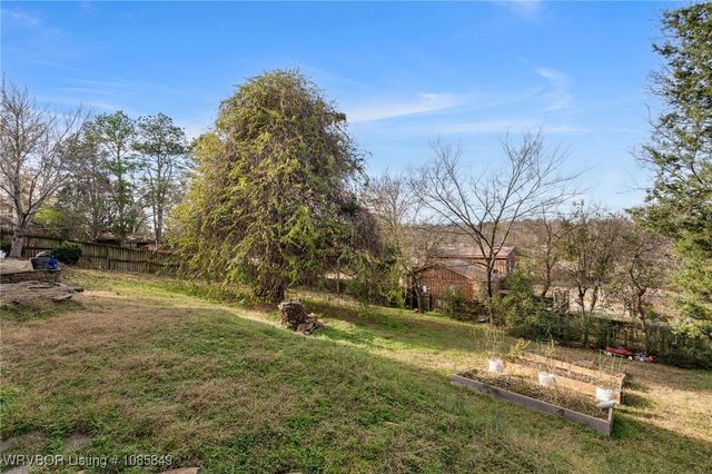 1401 N 6th Street, Van Buren, AR 72956