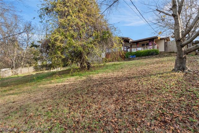 1401 N 6th Street, Van Buren, AR 72956