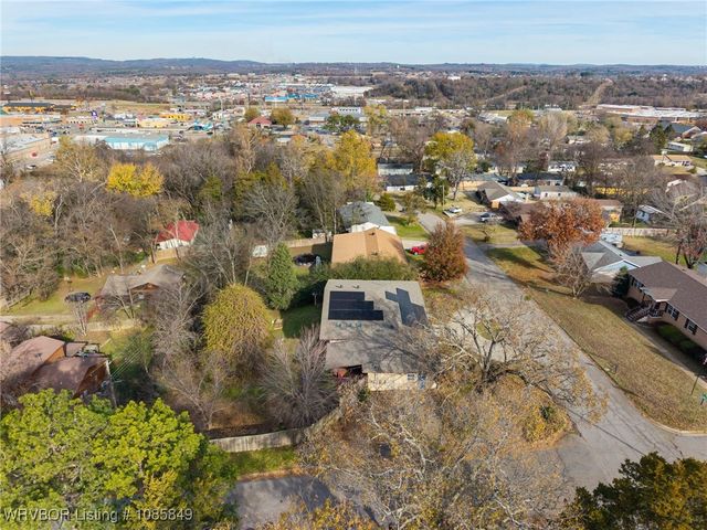 1401 N 6th Street, Van Buren, AR 72956