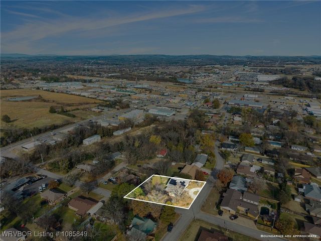 1401 N 6th Street, Van Buren, AR 72956