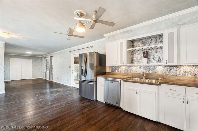 1401 N 6th Street, Van Buren, AR 72956