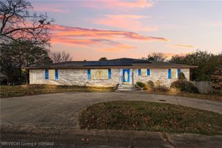 1401 N 6th Street, Van Buren, AR 72956