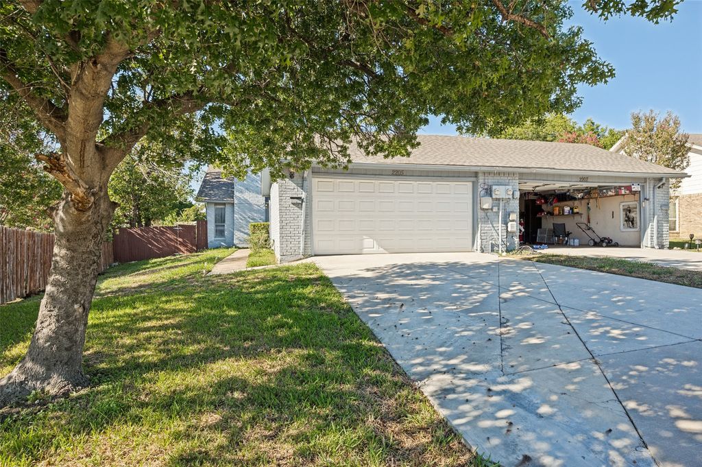 2205 Heritage Circle, Carrollton, TX 75006 — exterior