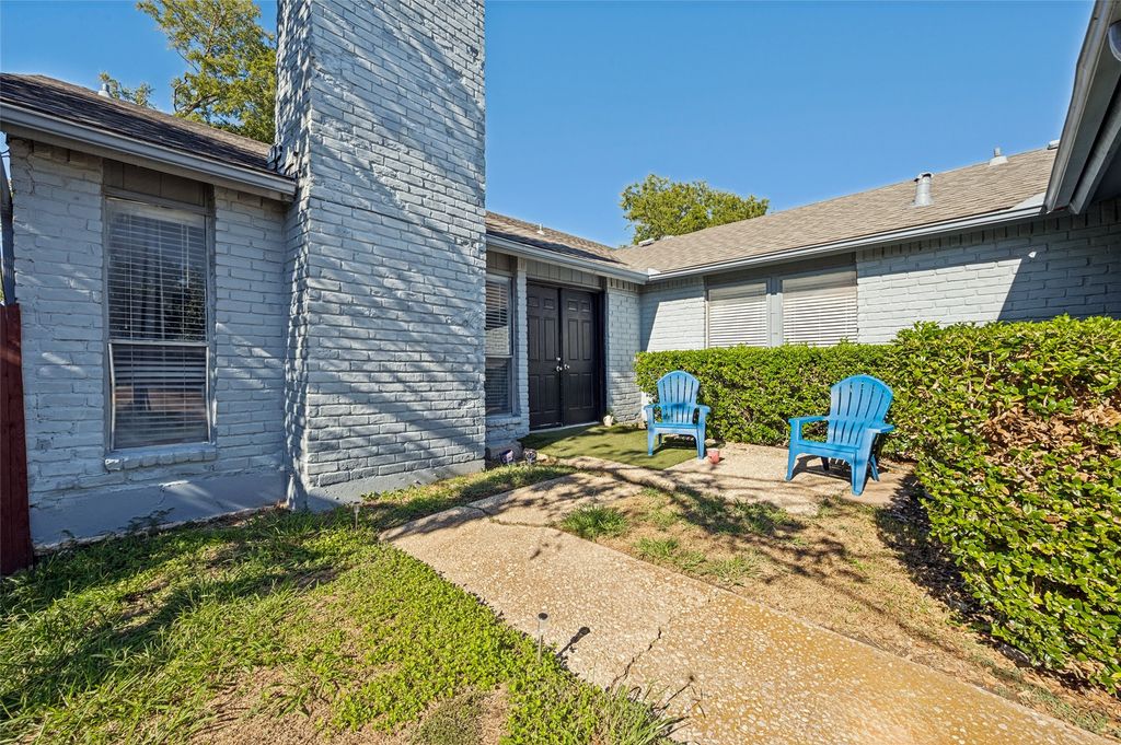 2205 Heritage Circle, Carrollton, TX 75006 — photo 2