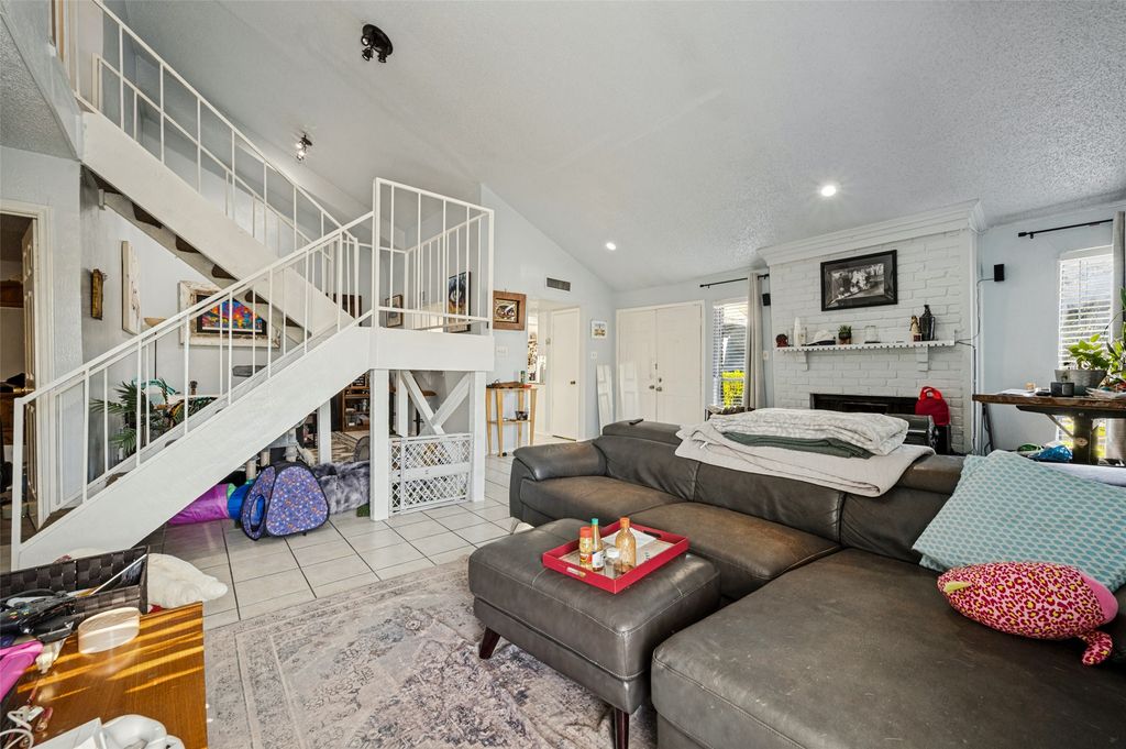 2205 Heritage Circle, Carrollton, TX 75006 — photo 4