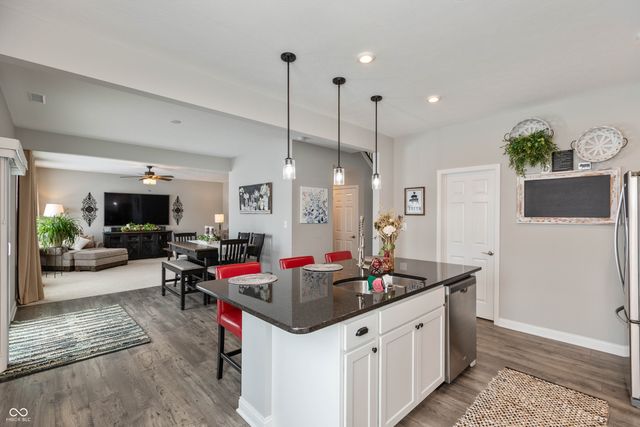 2621 Creek Bank Drive, Columbus, IN 47201