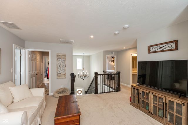 2621 Creek Bank Drive, Columbus, IN 47201