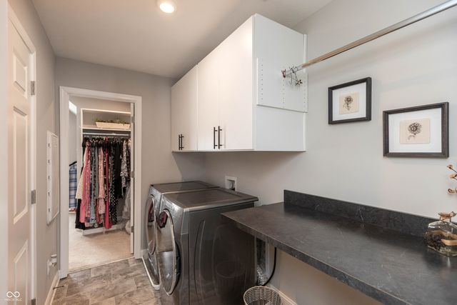 2621 Creek Bank Drive, Columbus, IN 47201