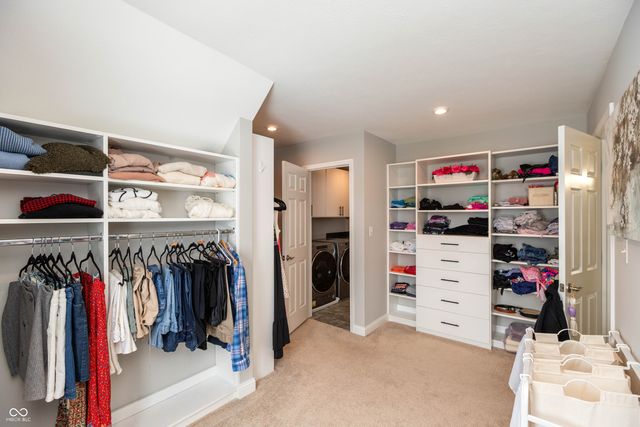 2621 Creek Bank Drive, Columbus, IN 47201