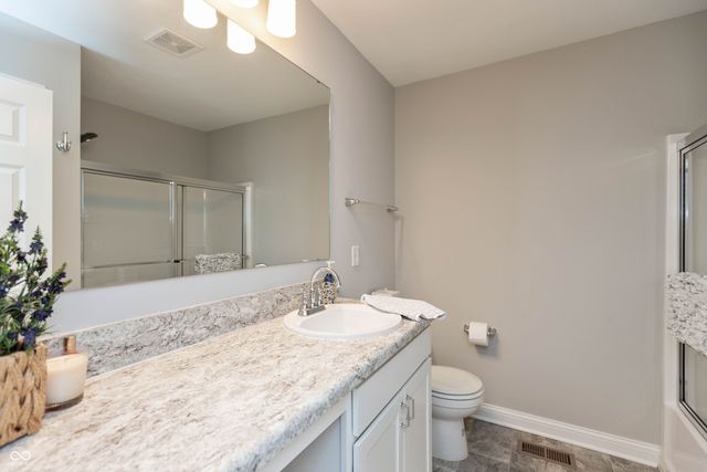 2621 Creek Bank Drive, Columbus, IN 47201