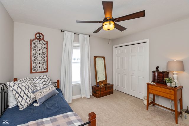 2621 Creek Bank Drive, Columbus, IN 47201