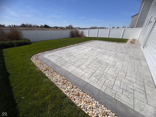 2621 Creek Bank Drive, Columbus, IN 47201