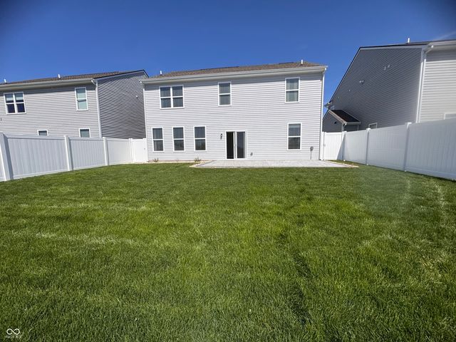 2621 Creek Bank Drive, Columbus, IN 47201