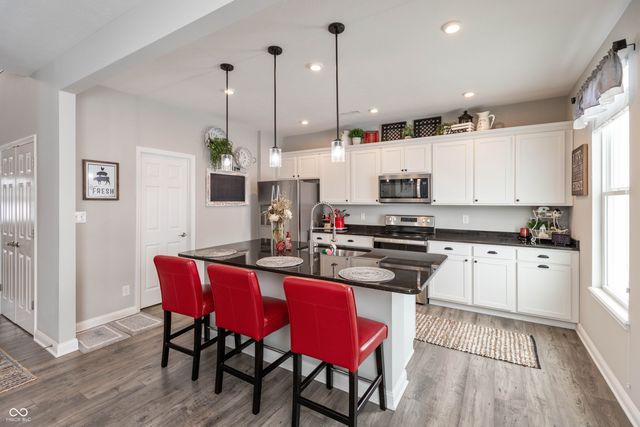 2621 Creek Bank Drive, Columbus, IN 47201