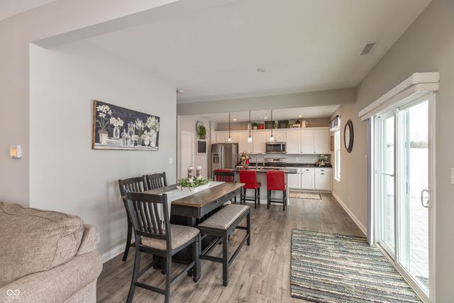 2621 Creek Bank Drive, Columbus, IN 47201