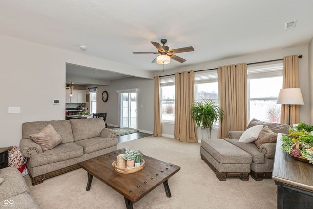 2621 Creek Bank Drive, Columbus, IN 47201