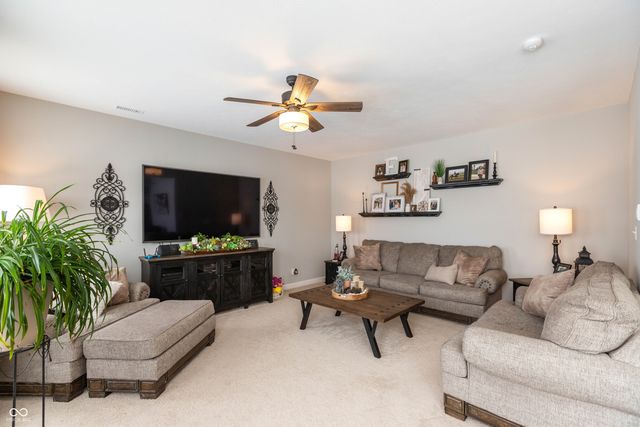 2621 Creek Bank Drive, Columbus, IN 47201