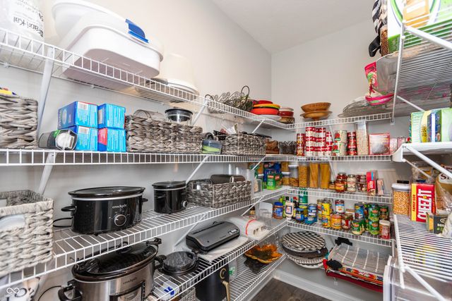 2621 Creek Bank Drive, Columbus, IN 47201