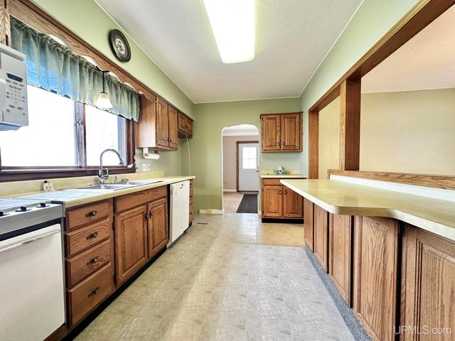 413 W D Street, Iron Mountain, MI 49801