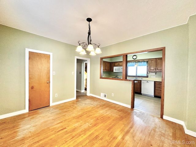 413 W D Street, Iron Mountain, MI 49801