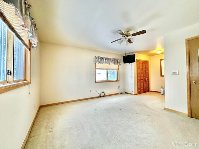 413 W D Street, Iron Mountain, MI 49801