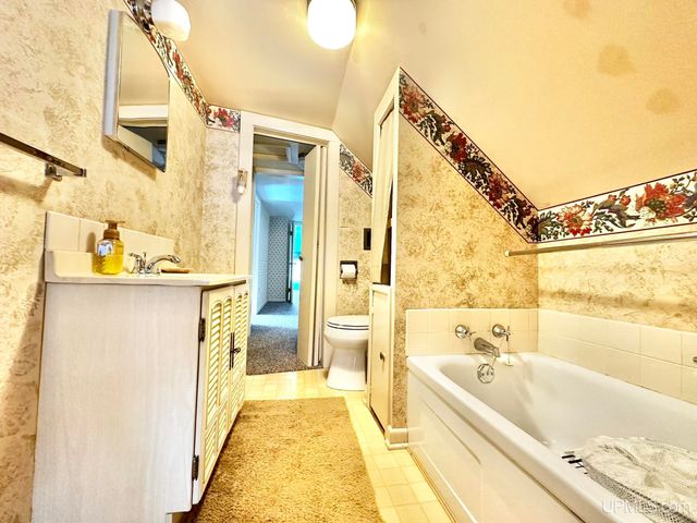 413 W D Street, Iron Mountain, MI 49801