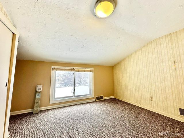 413 W D Street, Iron Mountain, MI 49801