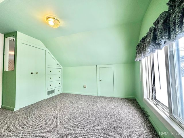 413 W D Street, Iron Mountain, MI 49801