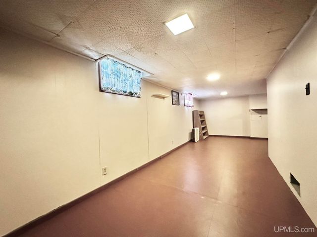 413 W D Street, Iron Mountain, MI 49801