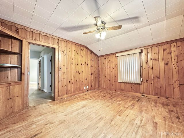 413 W D Street, Iron Mountain, MI 49801