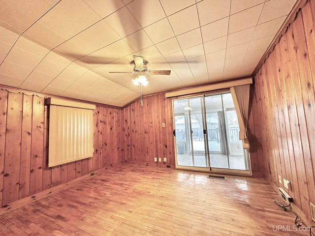 413 W D Street, Iron Mountain, MI 49801