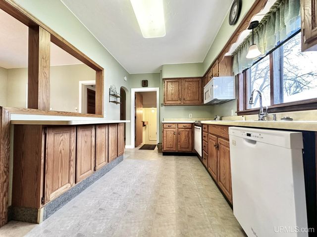 413 W D Street, Iron Mountain, MI 49801