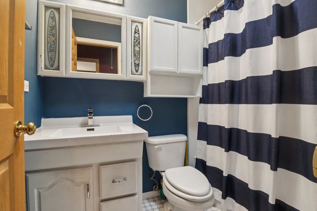225 Foxhead Court B, Bolingbrook, IL 60440