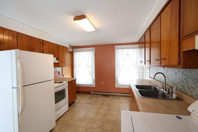 299 Latham Works Lane, Hartford, VT 05001