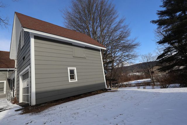 299 Latham Works Lane, Hartford, VT 05001