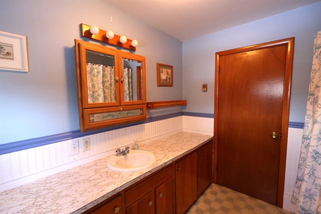 299 Latham Works Lane, Hartford, VT 05001