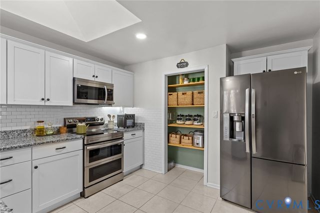 3203 Barnes Spring Ct, Midlothian, VA 23112