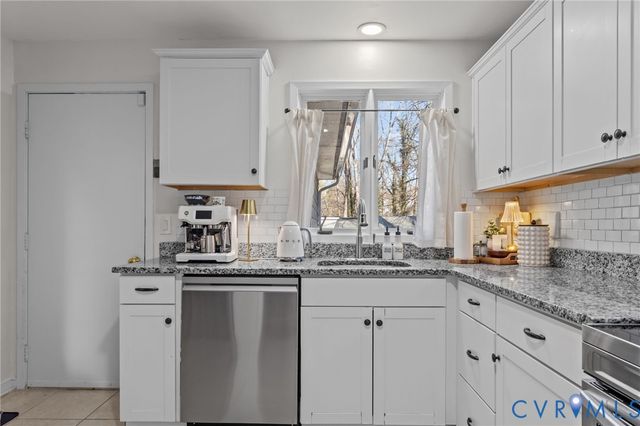 3203 Barnes Spring Ct, Midlothian, VA 23112