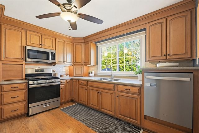 18 Anchorage Rd, Franklin, MA 02038